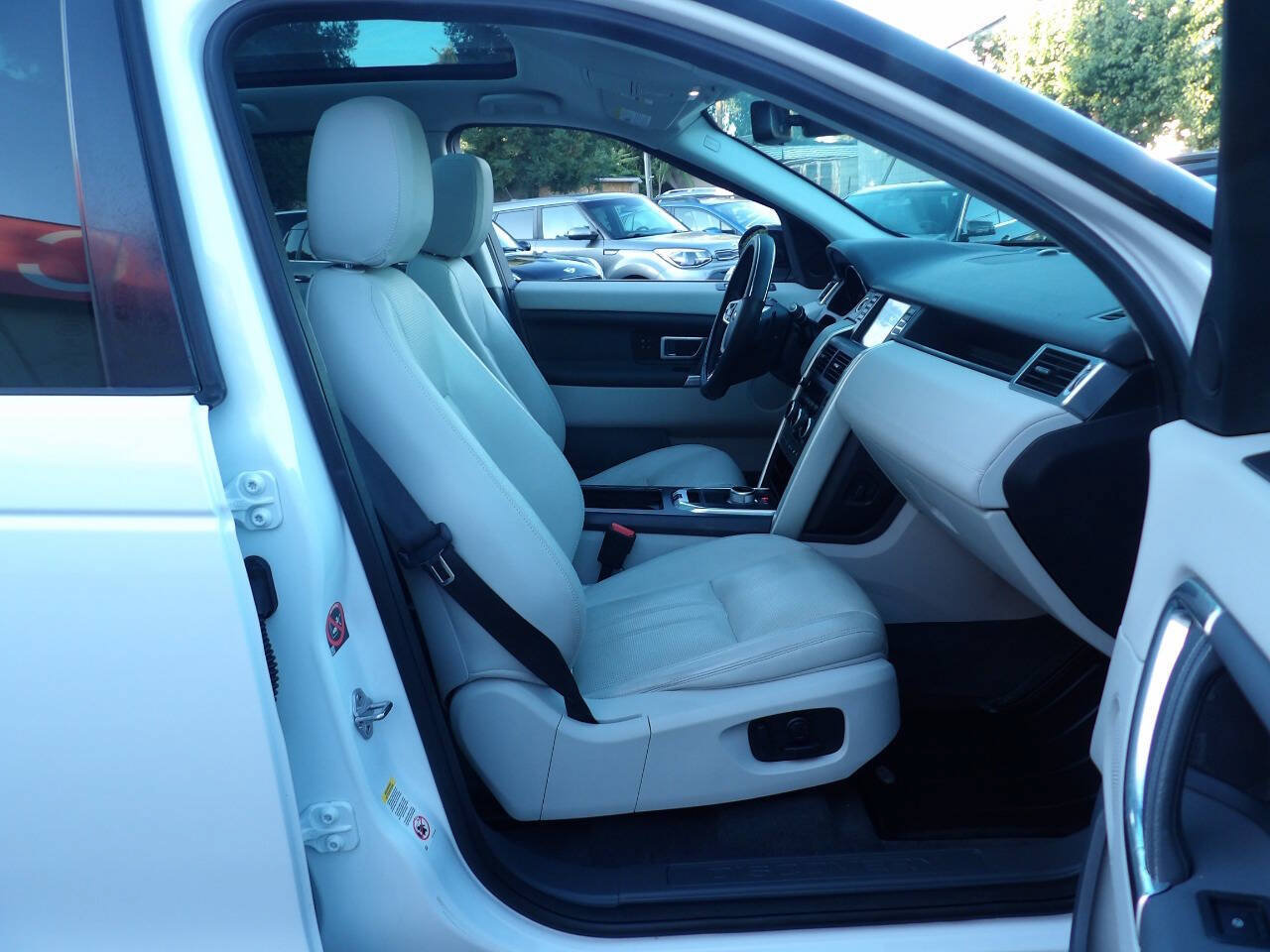 Used 2015 Land Rover Discovery Sport HSE AWD/4WD image 6