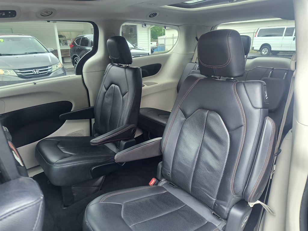 Used 2018 Chrysler Pacifica Touring-L Plus FWD image 27