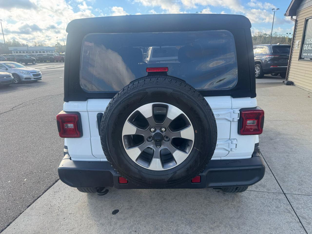 Used 2021 Jeep Wrangler Unlimited Sahara w/ Dual Top Group AWD/4WD image 6