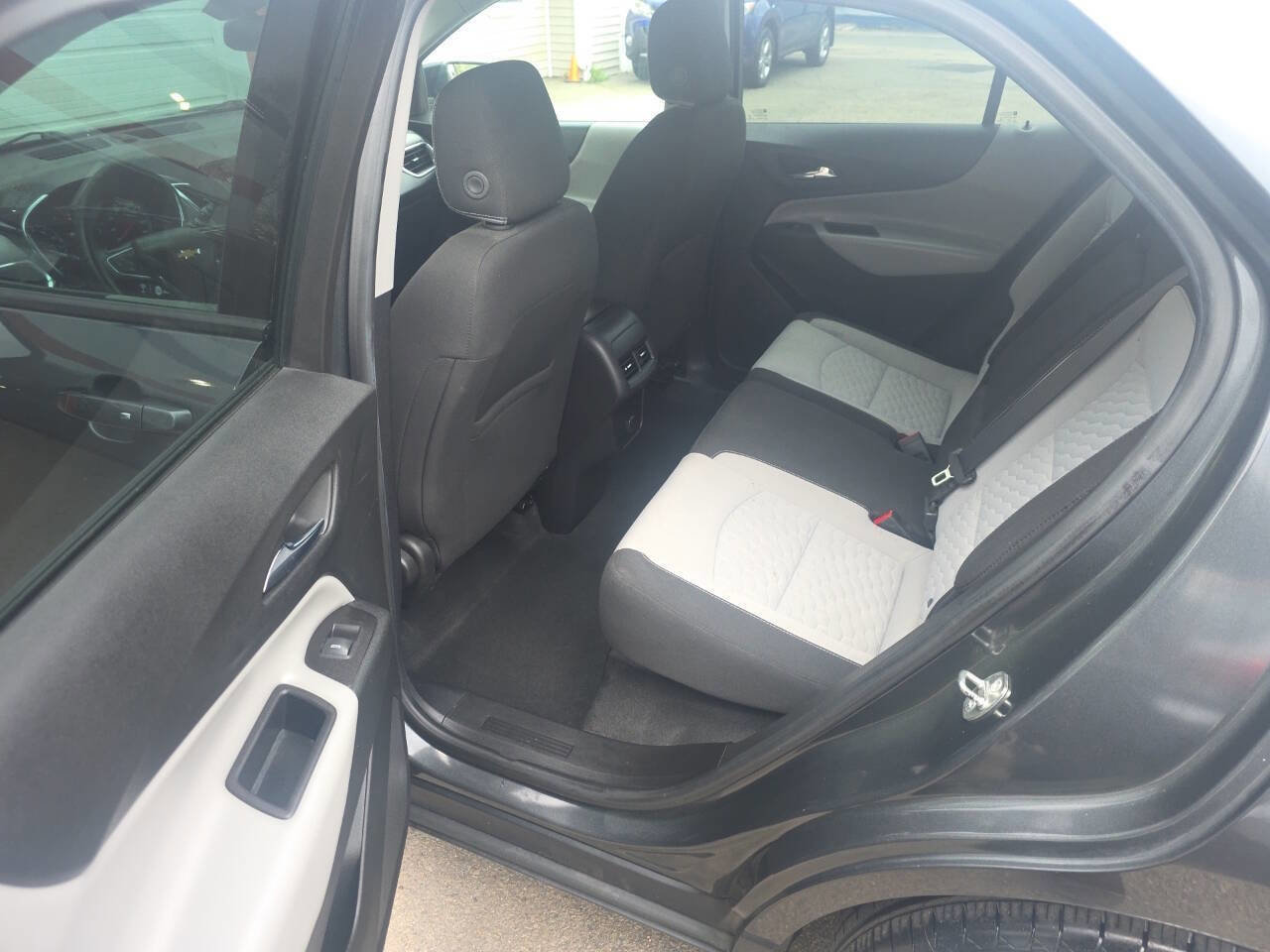 Used 2018 Chevrolet Equinox LS FWD image 8