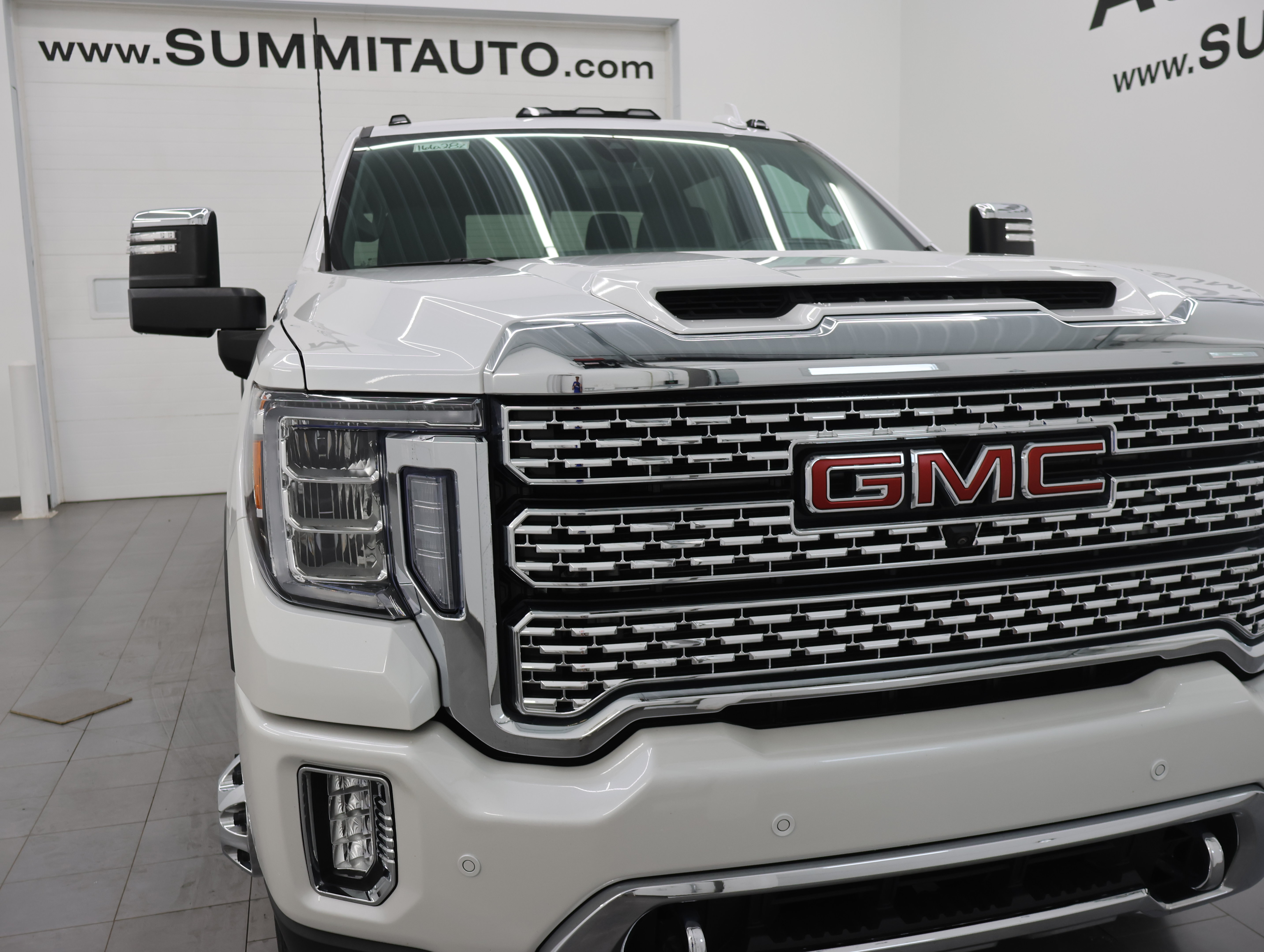 Used 2022 GMC Sierra 3500 Denali w/ Denali Ultimate Package AWD/4WD image 27