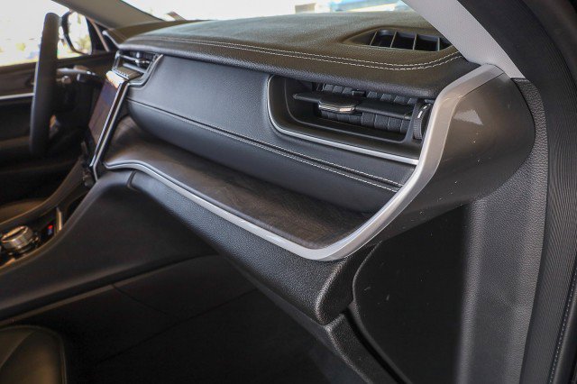 Used 2023 Jeep Grand Cherokee Limited image 38