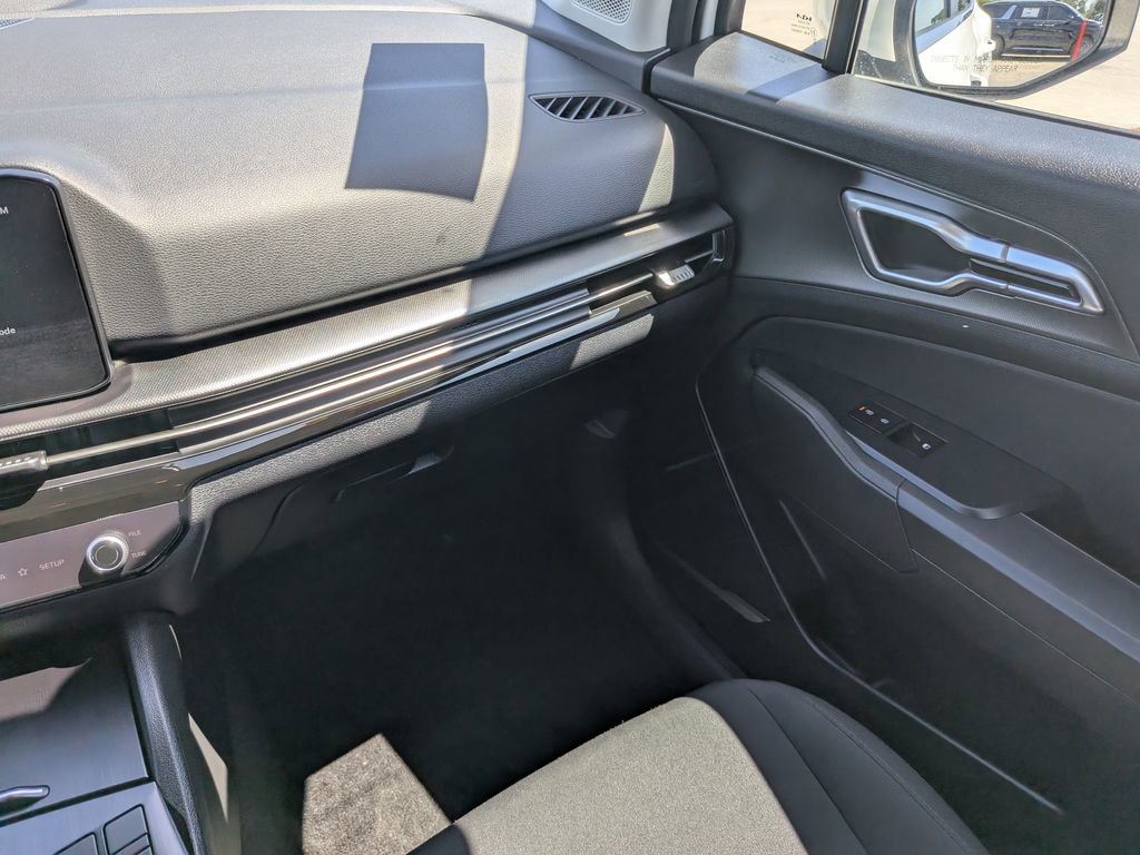 Certified 2026 Kia Sportage LX FWD image 17