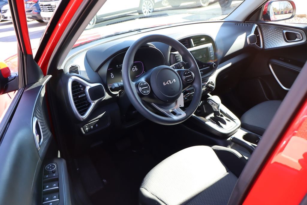 Used 2025 Kia Soul LX w/ Option Group 015 image 11
