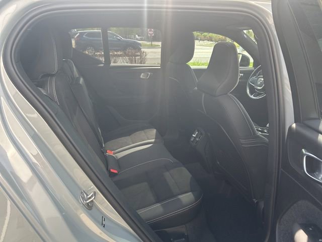 Certified 2025 Volvo XC40 B5 Plus AWD/4WD image 13