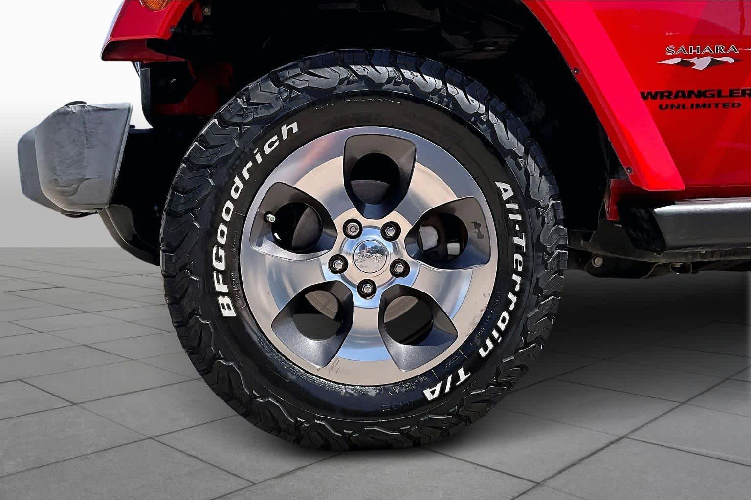 Used 2017 Jeep Wrangler Unlimited Sahara w/ Connectivity Group AWD/4WD image 10