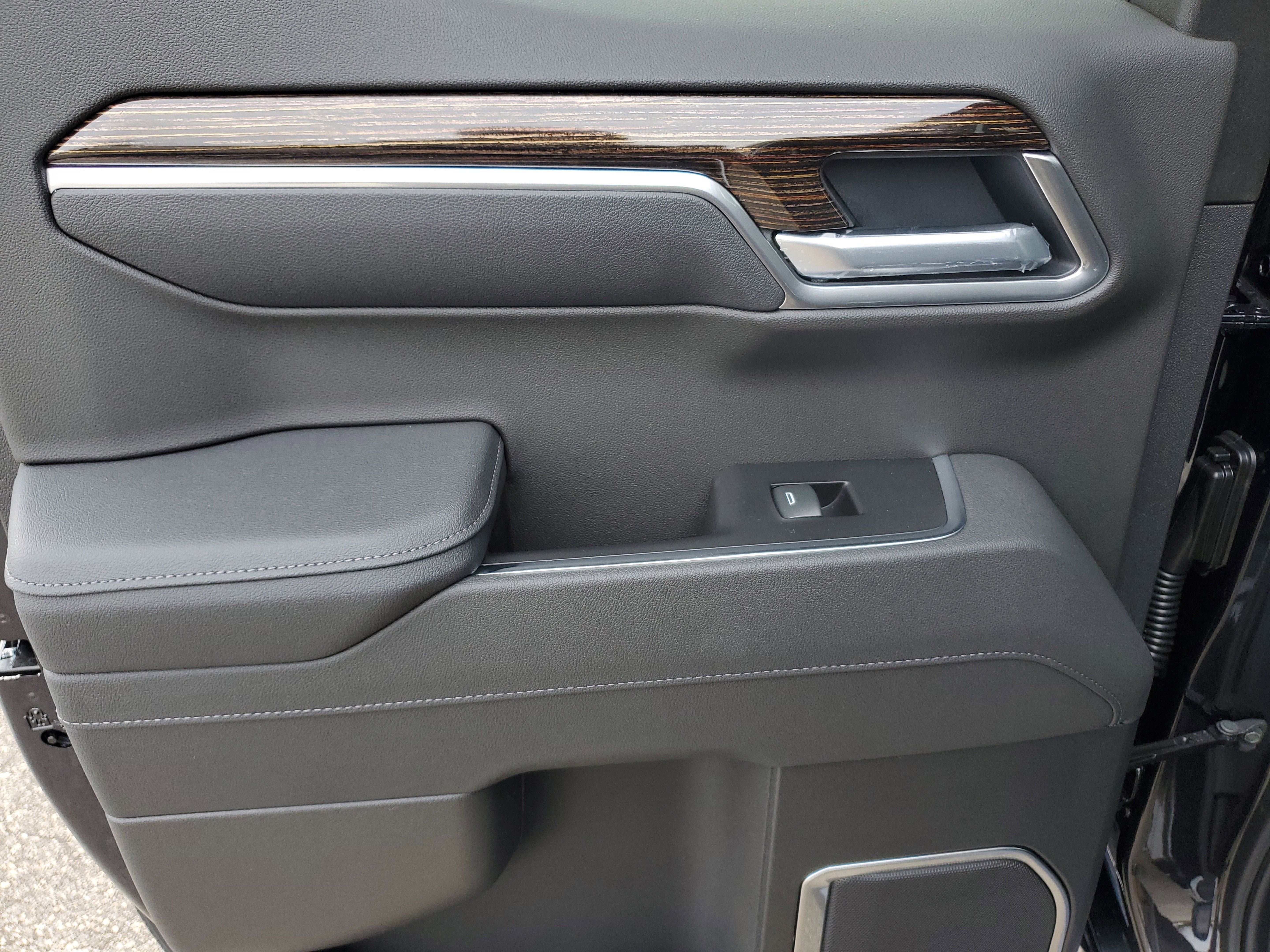 New 2025 GMC Sierra 1500 Elevation image 14