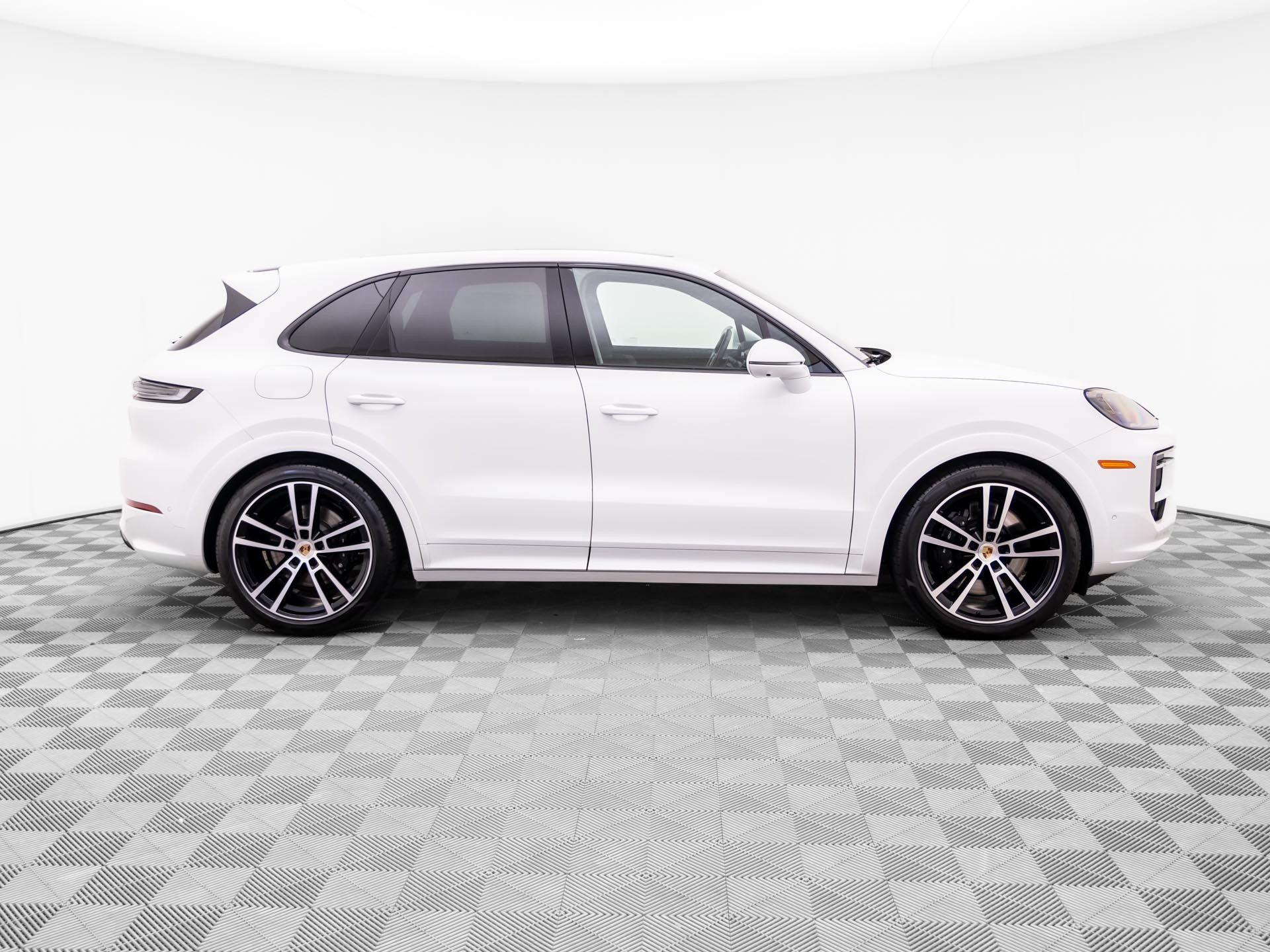 Certified 2025 Porsche Cayenne GTS AWD/4WD image 7