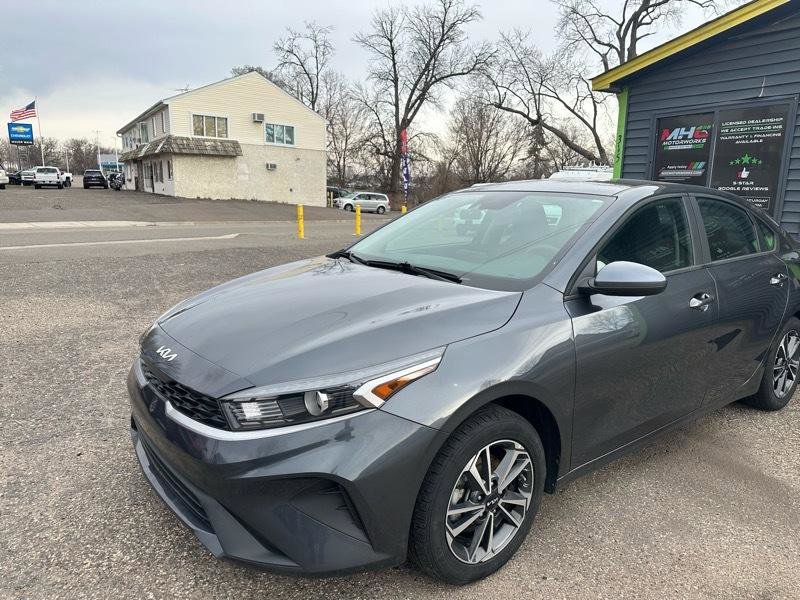 Used 2024 Kia Forte LXS FWD image 3
