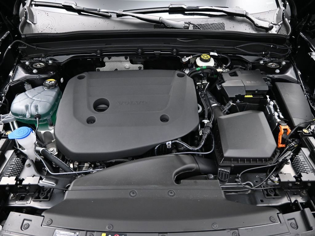 New 2025 Volvo XC40 B5 Ultra w/ Climate Package image 28