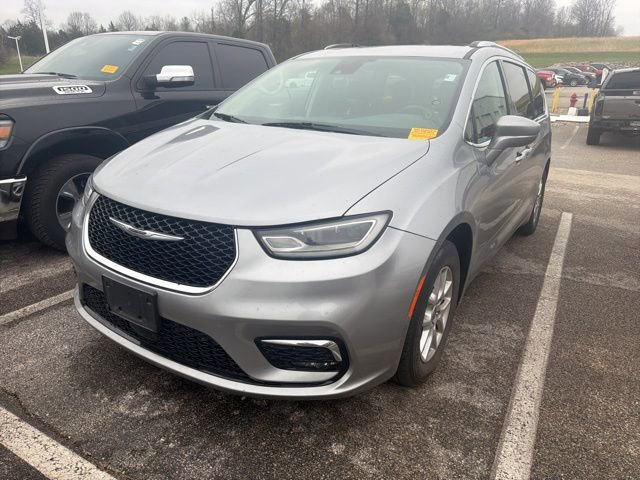 Used 2021 Chrysler Pacifica Touring-L image 3