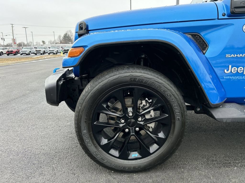 Used 2022 Jeep Wrangler Unlimited Sahara w/ Cold Weather Group image 16