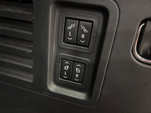 Used 2024 Chevrolet Traverse RS AWD/4WD image 16
