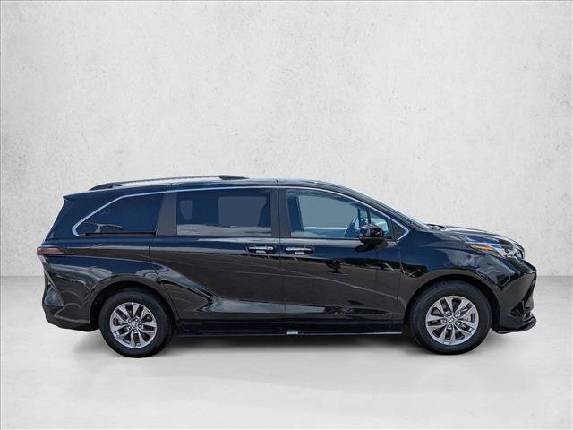 Certified 2026 Toyota Sienna XLE FWD image 4