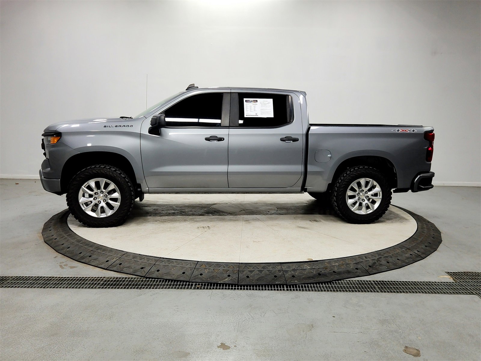 Used 2024 Chevrolet Silverado 1500 Custom image 4