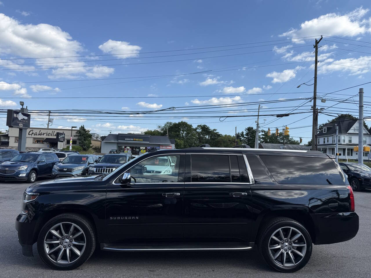 Used 2017 Chevrolet Suburban Premier image 3