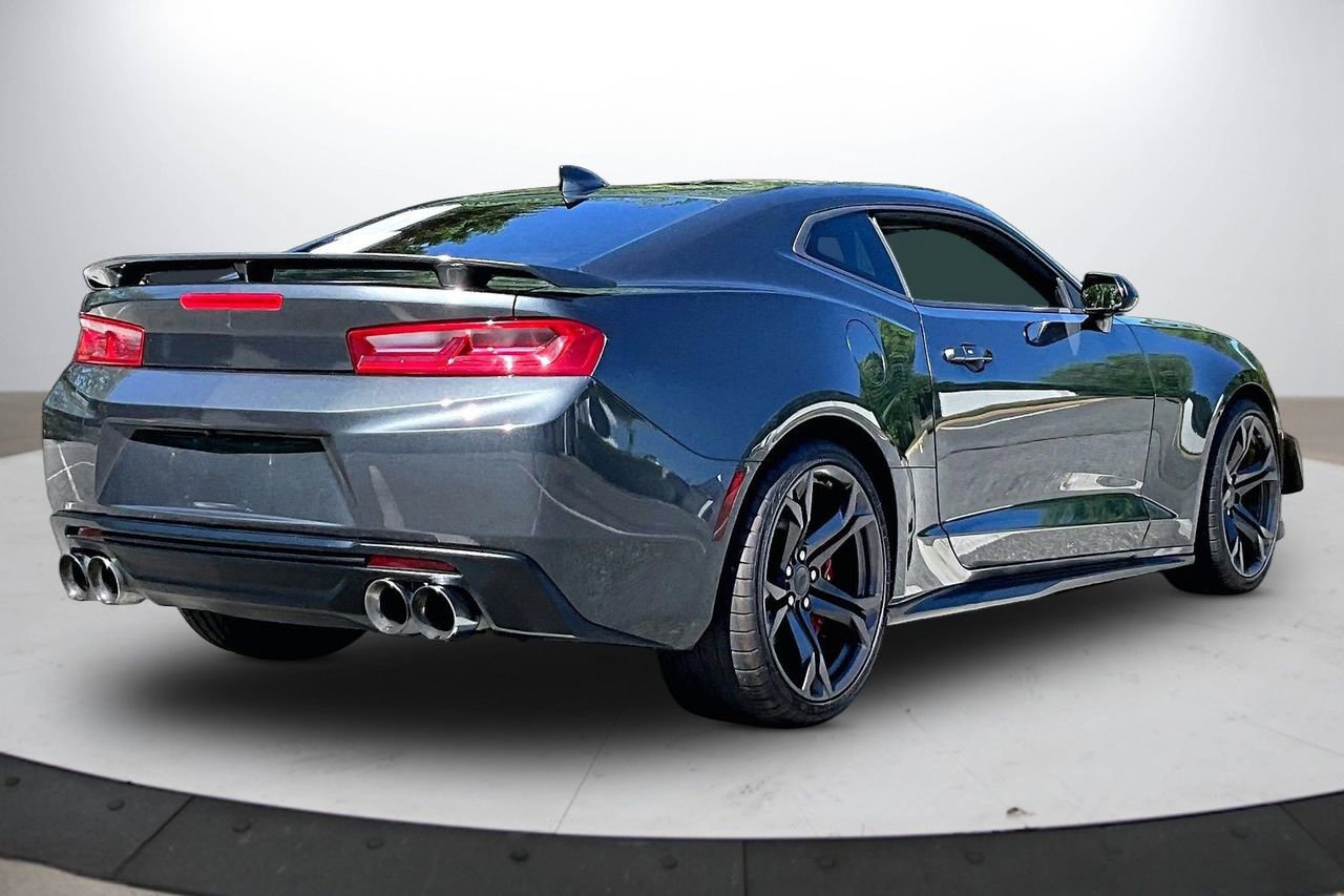 Used 2018 Chevrolet Camaro SS RWD image 9