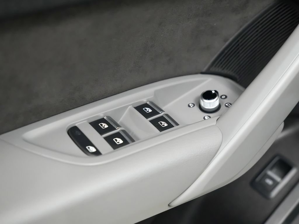 Used 2018 Audi SQ5 Premium Plus image 23