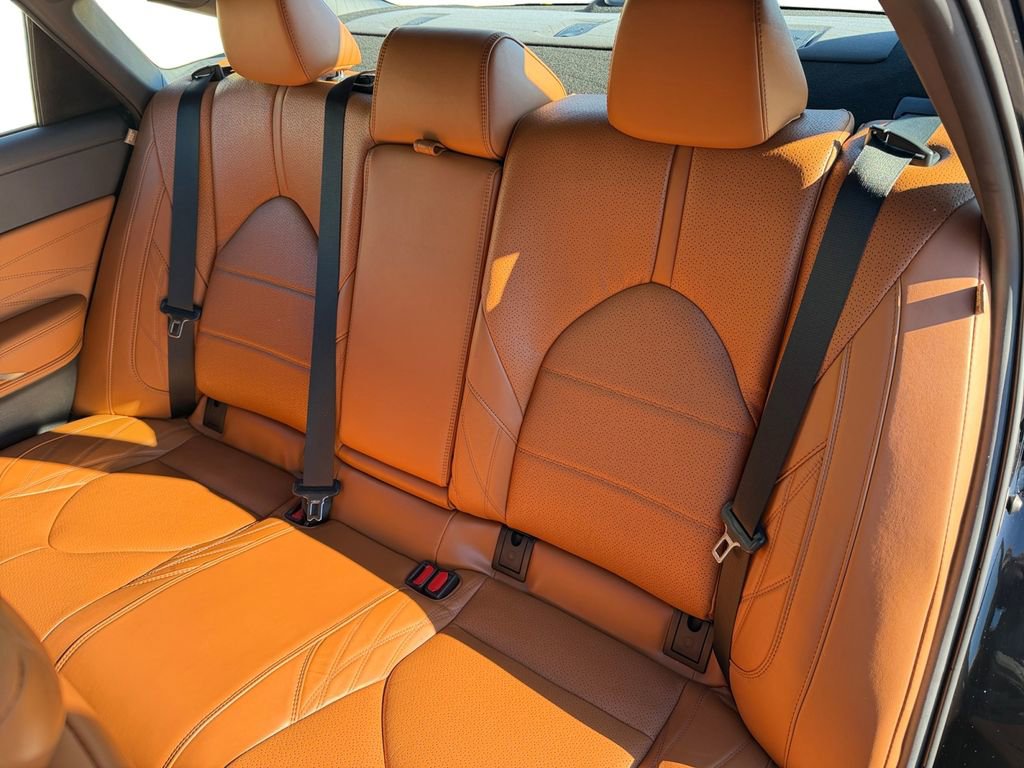 Used 2020 Toyota Avalon Limited image 13