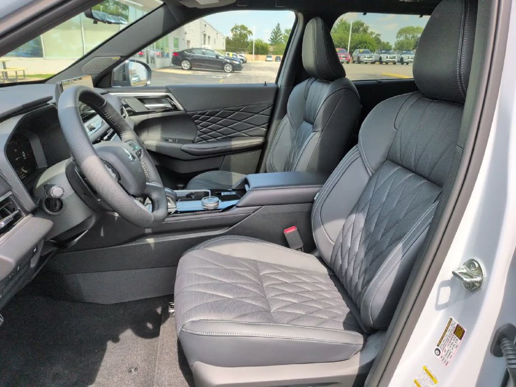 New 2026 Mitsubishi Outlander SEL Black Edition AWD/4WD image 17
