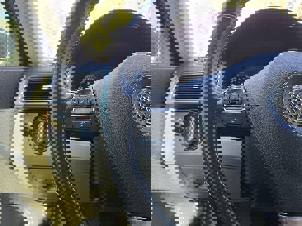 Used 2014 Volkswagen Passat TDI SEL Premium image 17