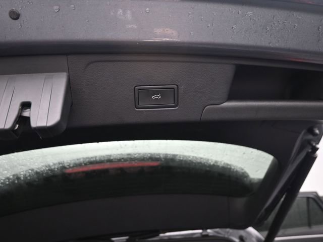 Used 2025 Volkswagen Atlas Cross Sport SE image 7