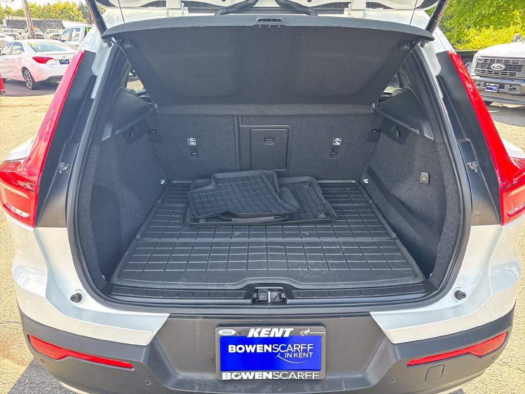 Used 2021 Volvo XC40 T5 Momentum w/ Premium Package AWD/4WD image 26
