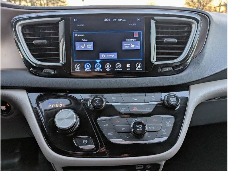 Used 2017 Chrysler Pacifica Touring-L image 25