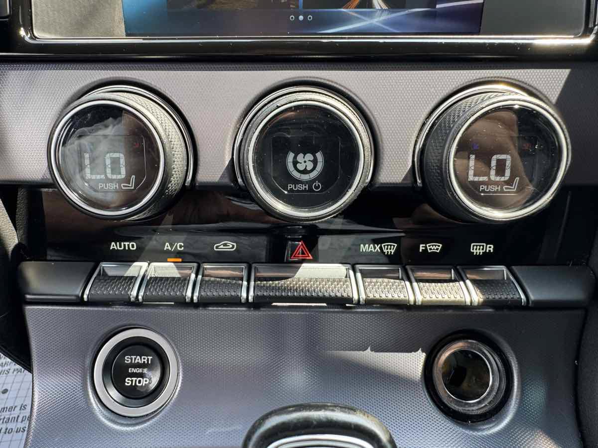 Used 2018 Jaguar F-TYPE Coupe RWD image 16