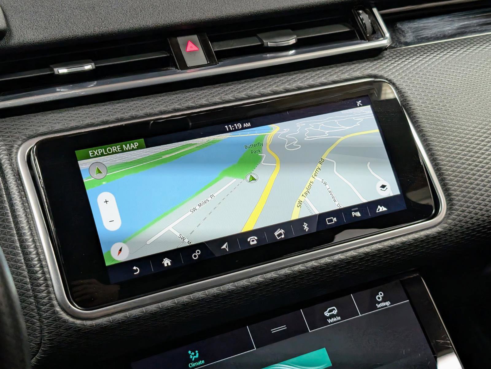 Used 2018 Land Rover Range Rover Velar S image 35