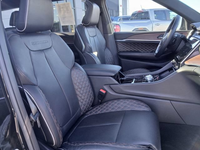 Used 2025 Jeep Grand Cherokee L Summit w/ Obsidian Package AWD/4WD image 19