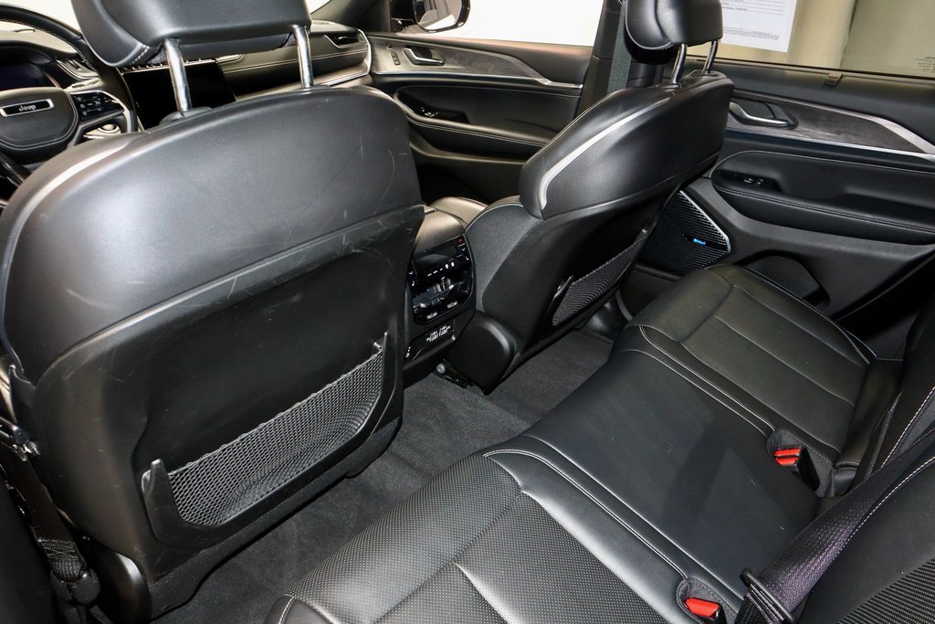 Used 2022 Jeep Grand Cherokee Overland w/ Luxury Tech Group IV image 22