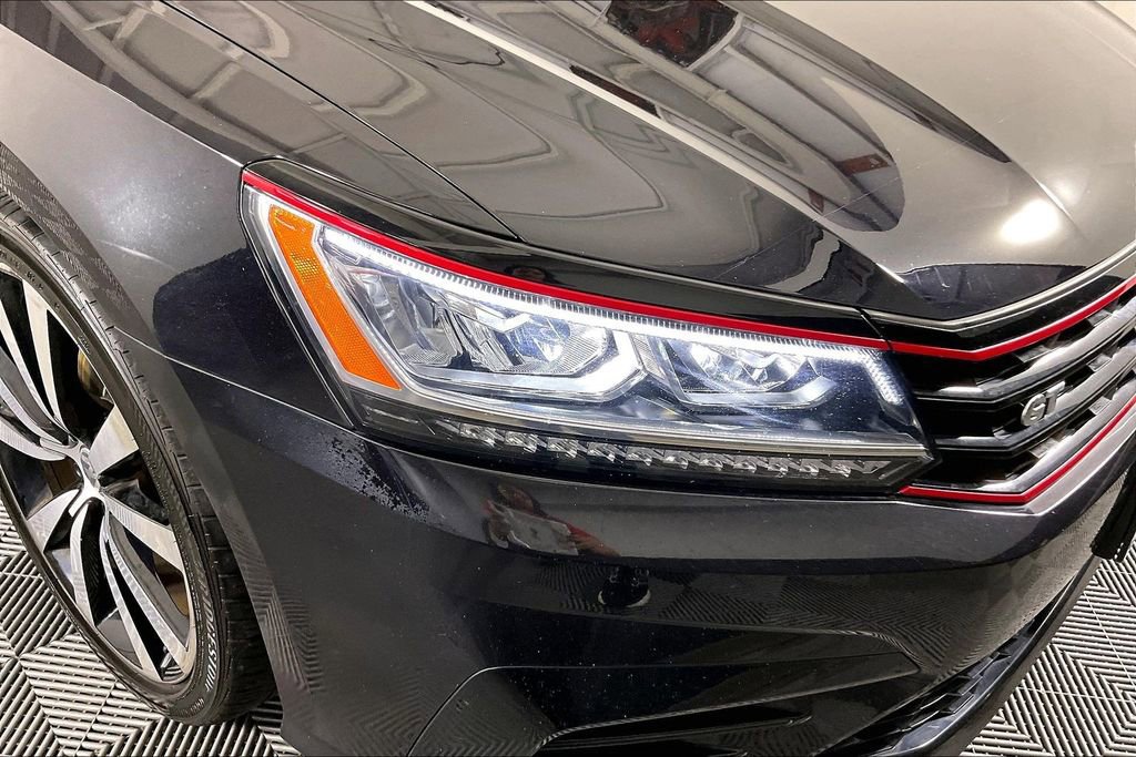 Used 2018 Volkswagen Passat 3.6 image 40