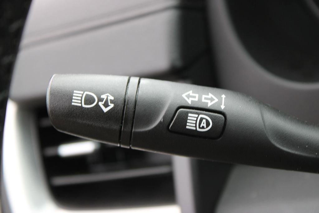 Used 2024 GMC Terrain SLT image 35