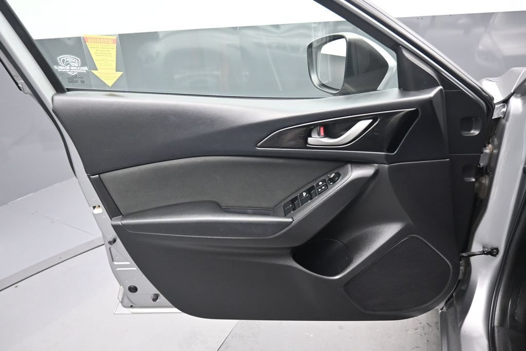 Used 2016 MAZDA MAZDA3 i Touring FWD image 9