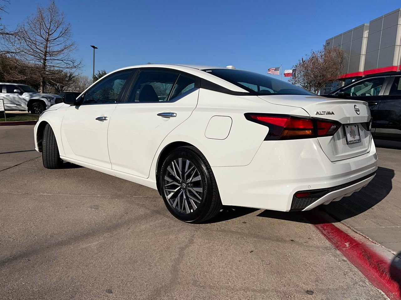 Used 2025 Nissan Altima 2.5 SV image 8