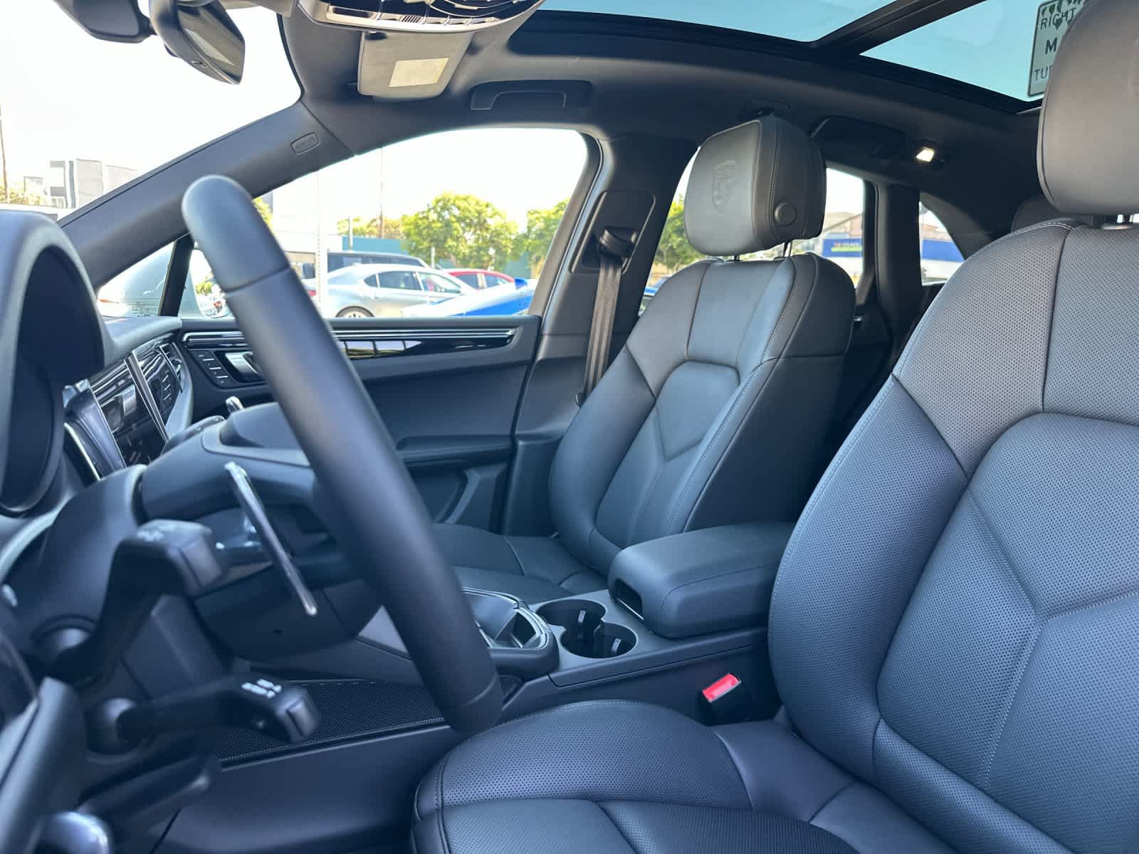 New 2026 Porsche Macan AWD/4WD image 5