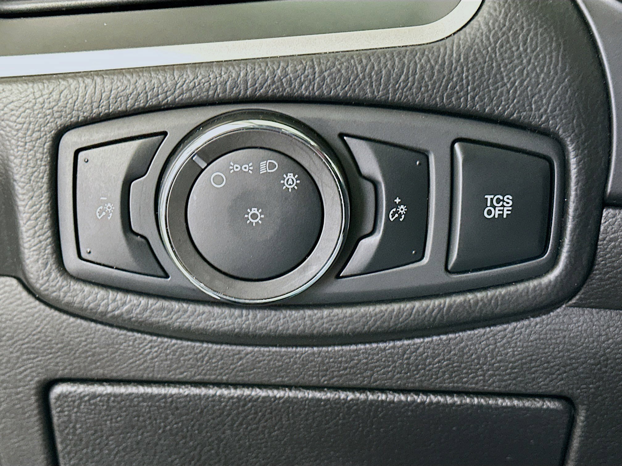 Used 2022 Ford Edge SEL image 17