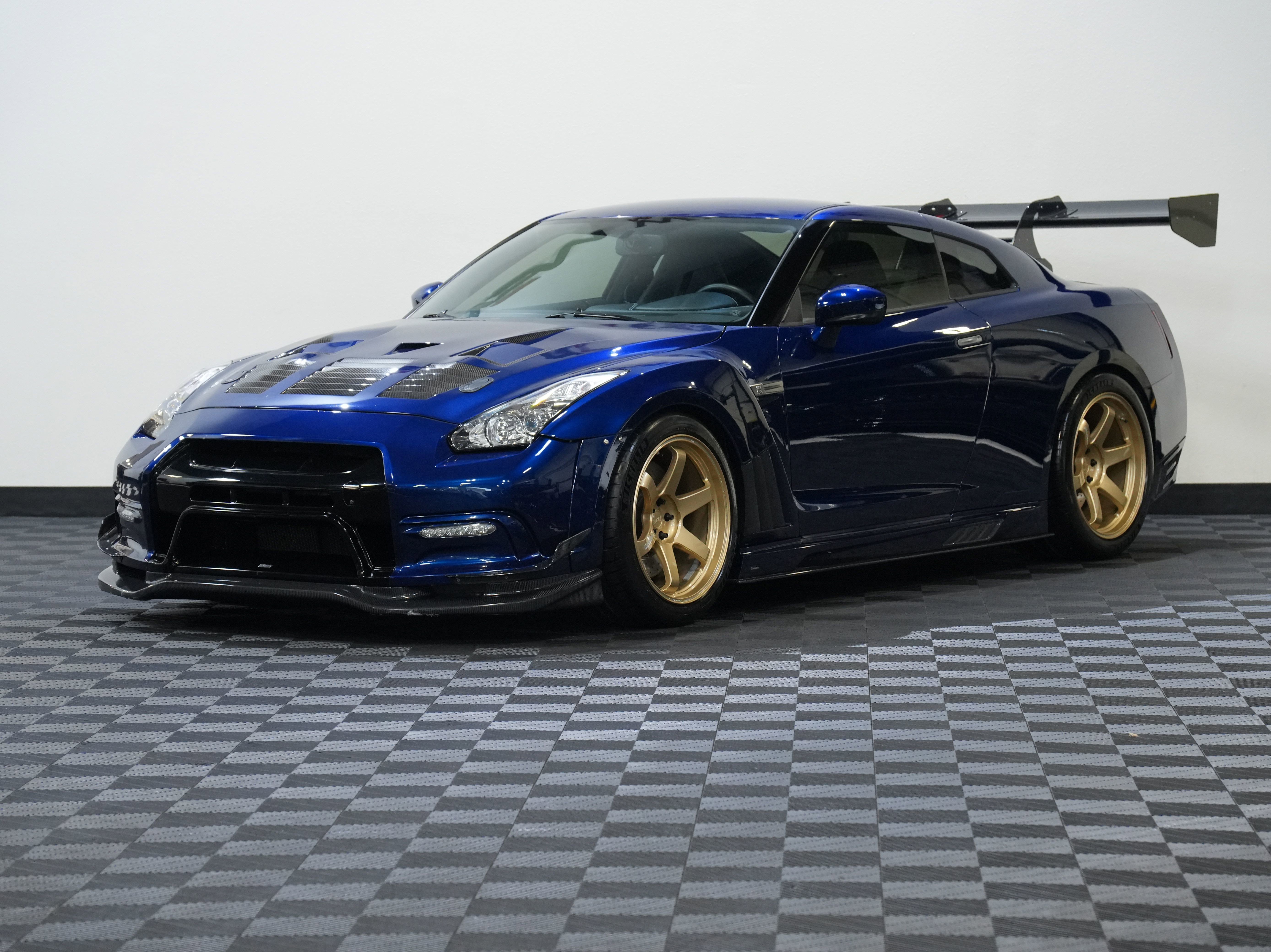 Used 2014 Nissan GT-R Premium AWD/4WD image 3