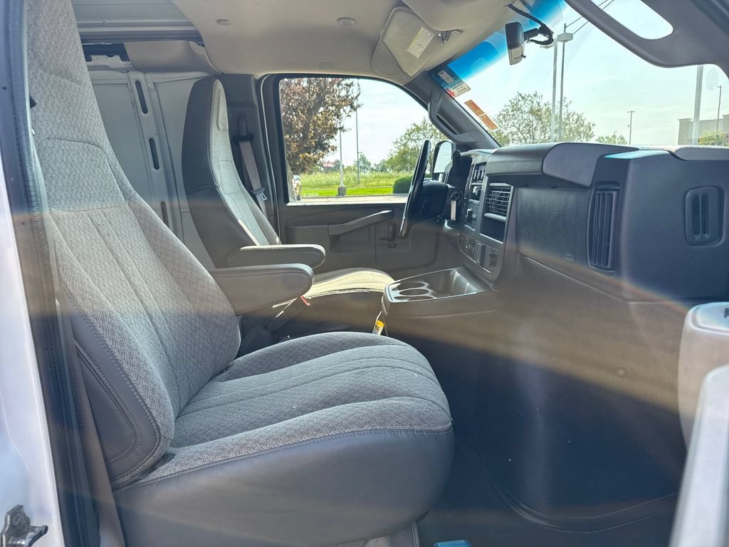 Used 2021 GMC Savana 2500 w/ Driver Convenience Package RWD image 30