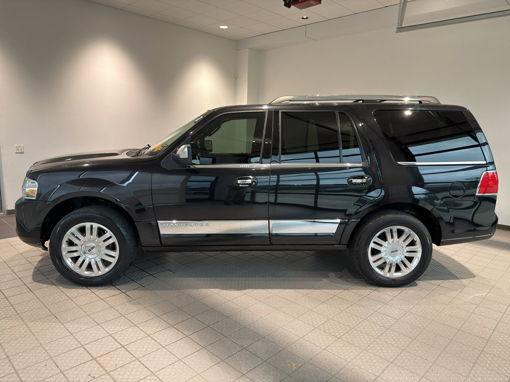 Used 2013 Lincoln Navigator 2WD w/ HD Trailer Tow Pkg image 2