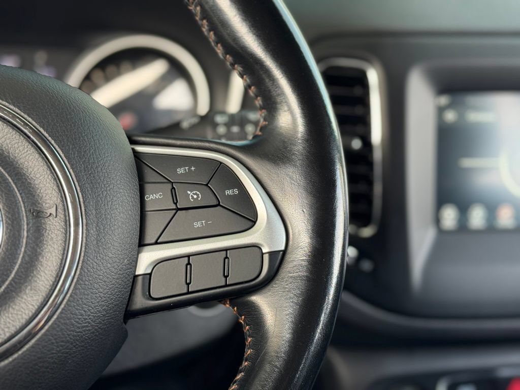 Used 2020 Jeep Compass Latitude AWD/4WD image 12