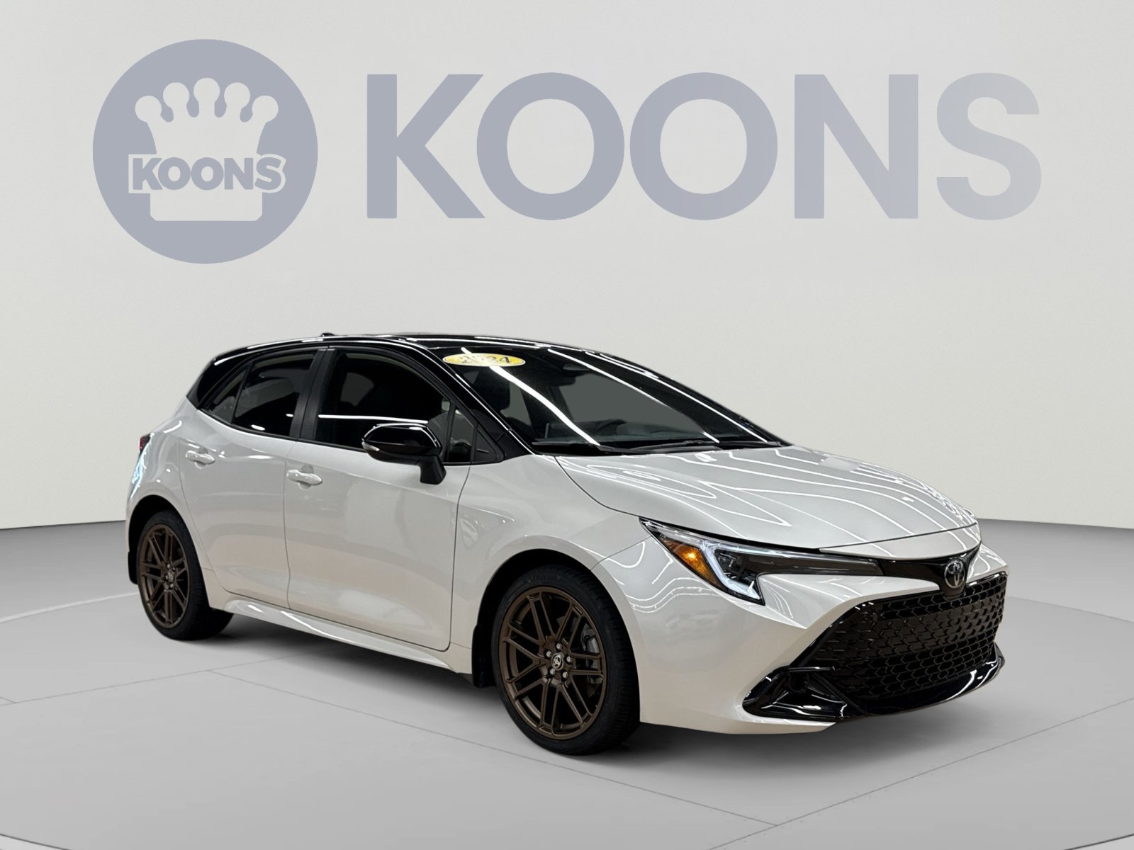 Used 2024 Toyota Corolla SE w/ SE Package FWD image 2