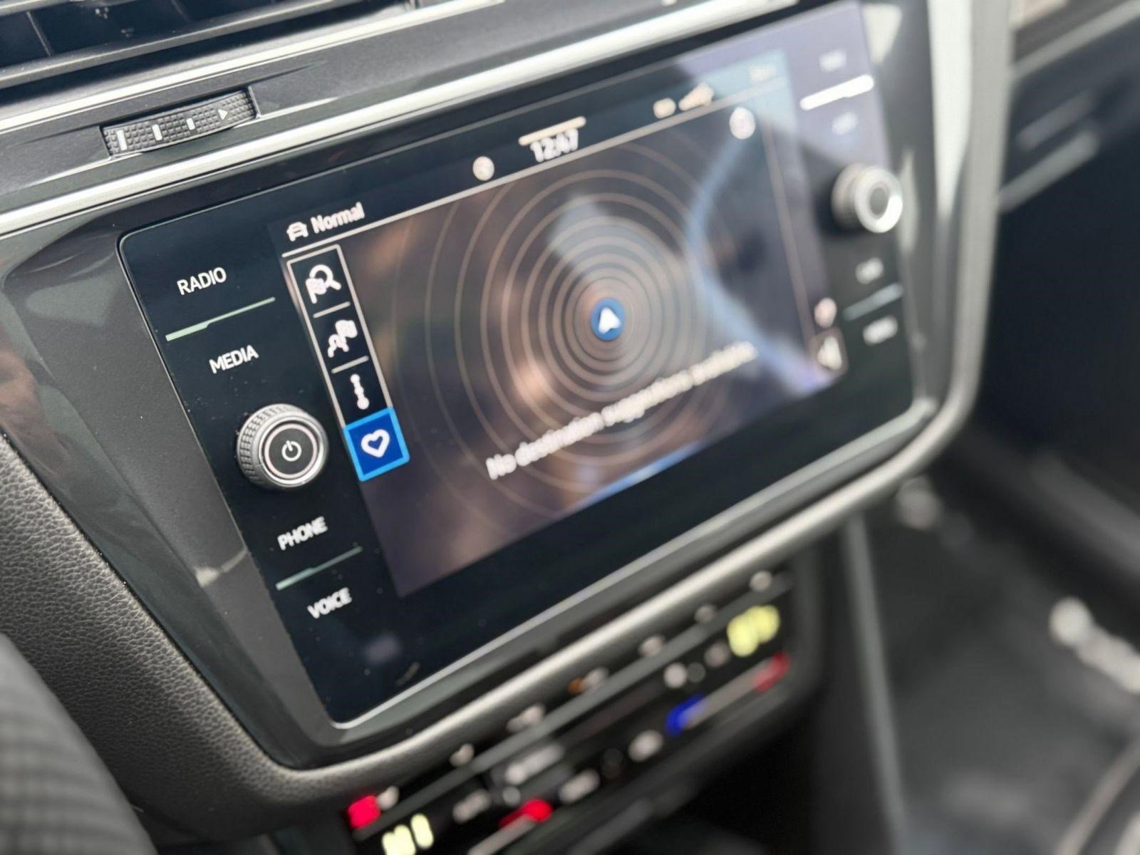 Used 2024 Volkswagen Tiguan SEL R-Line image 24