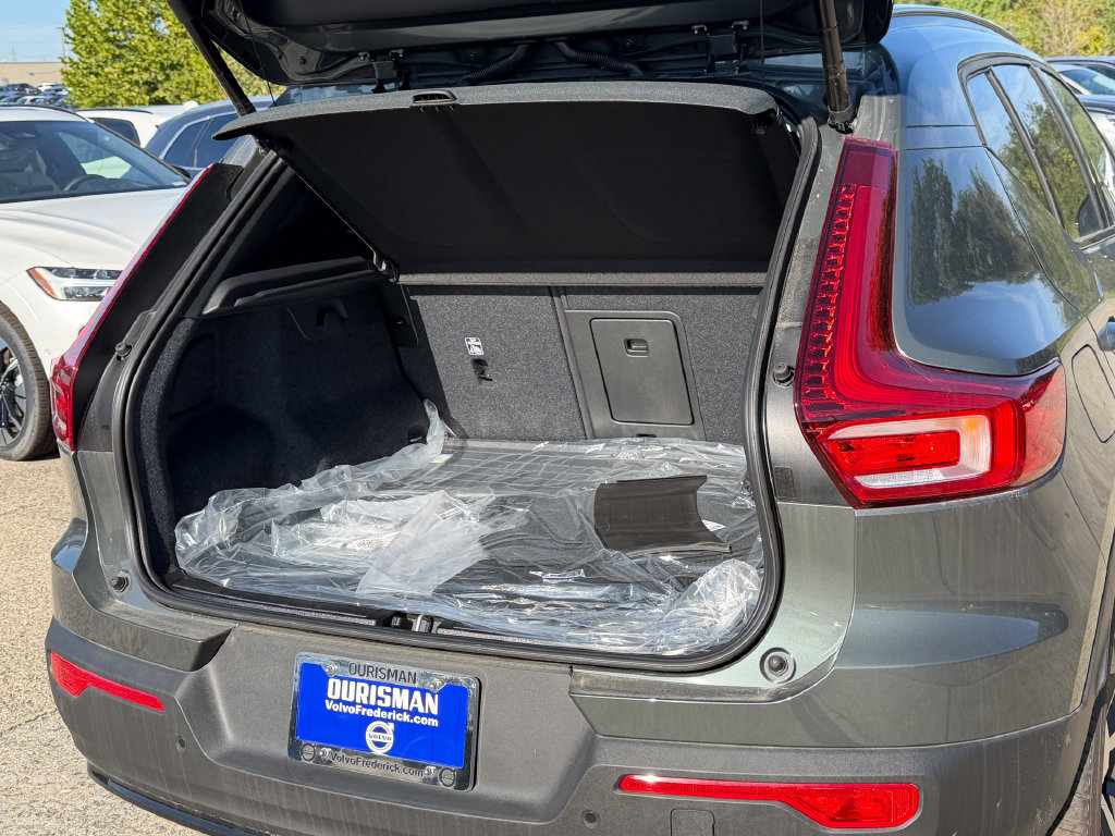 New 2026 Volvo XC40 B5 Plus w/ Protection Package Premier AWD/4WD image 13