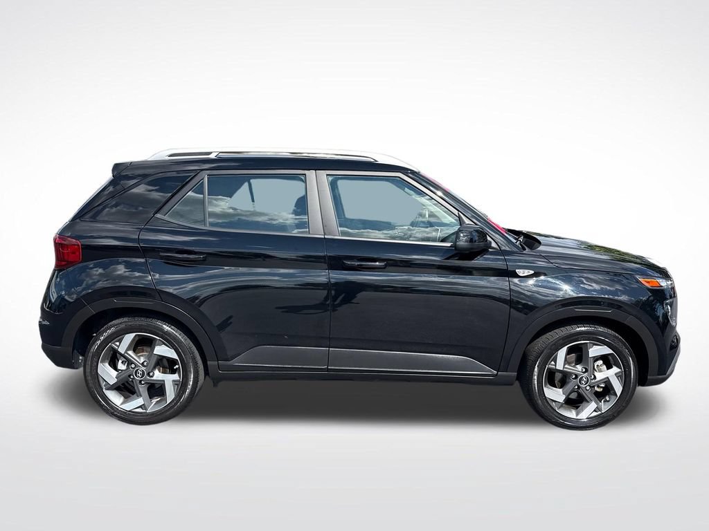 Used 2024 Hyundai Venue SEL FWD image 6