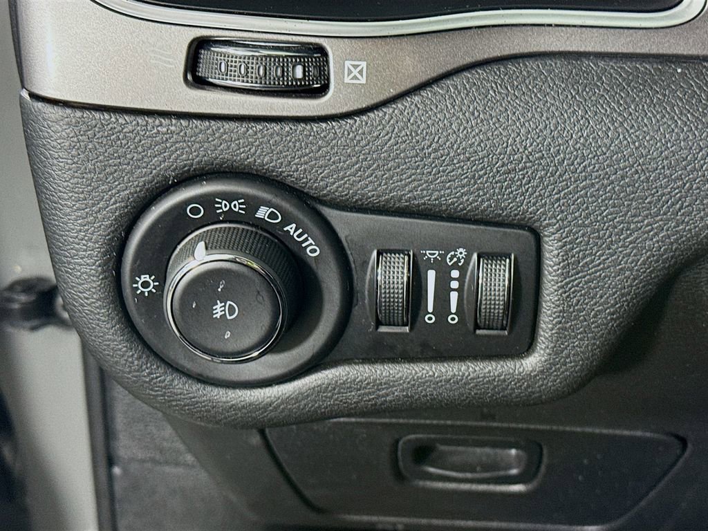 Used 2021 Jeep Cherokee Latitude Lux image 19