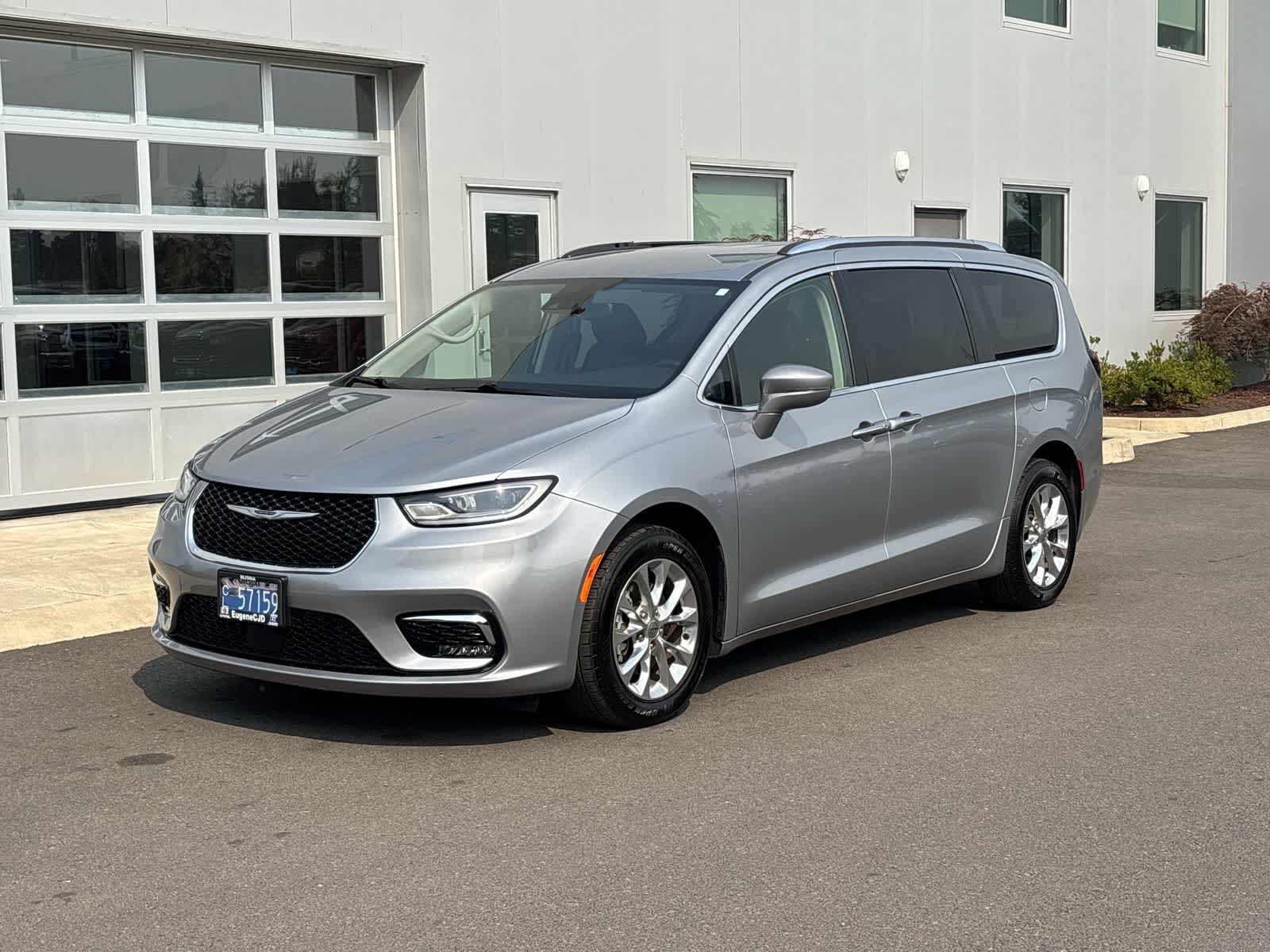 Used 2021 Chrysler Pacifica Touring-L FWD video 1