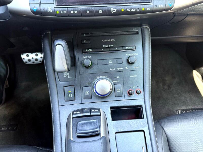 Used 2015 Lexus CT 200h image 26