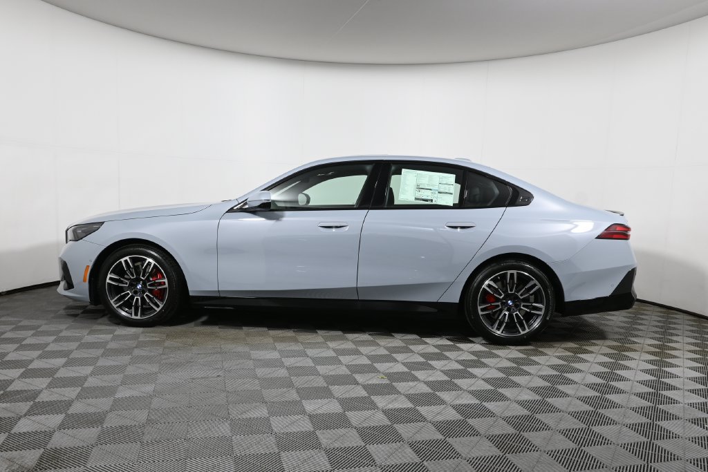New 2027 BMW 530i xDrive w/ M Sport Package AWD/4WD image 2